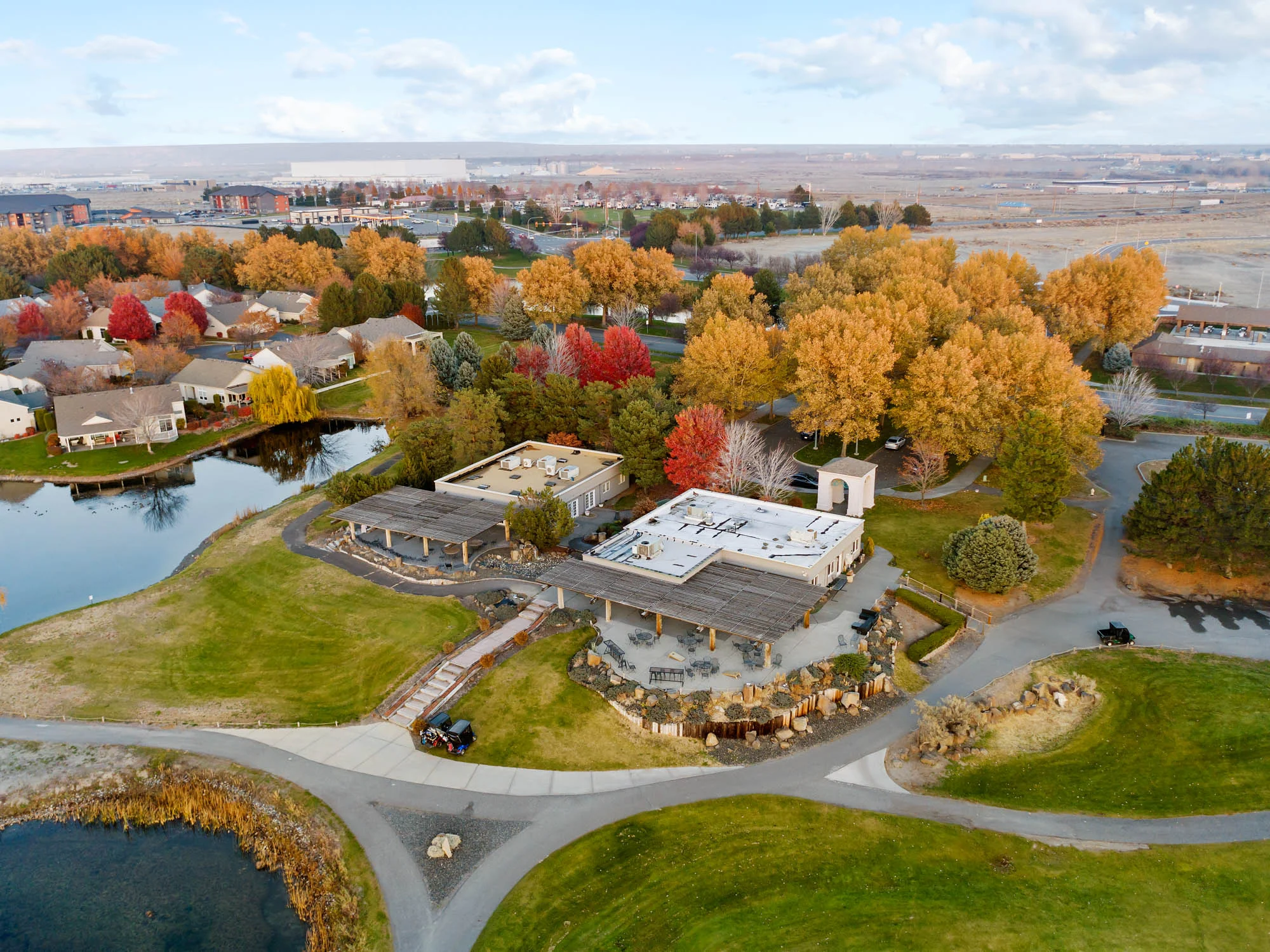 Rewsters clubhouse beside the golf course in autumn