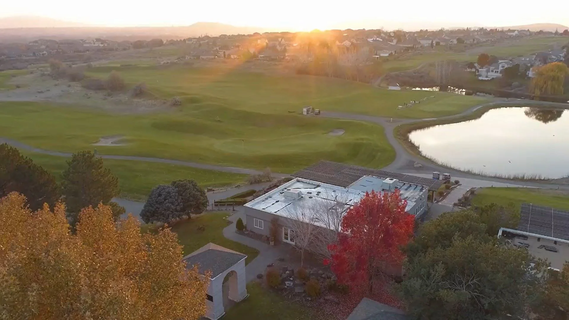 Sunset over the Horn Rapids golf course and Rewsters clubhouse